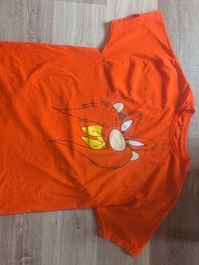 This is a Looney Tunes Yosemite Sam orange graphic T-shirt, size XL.